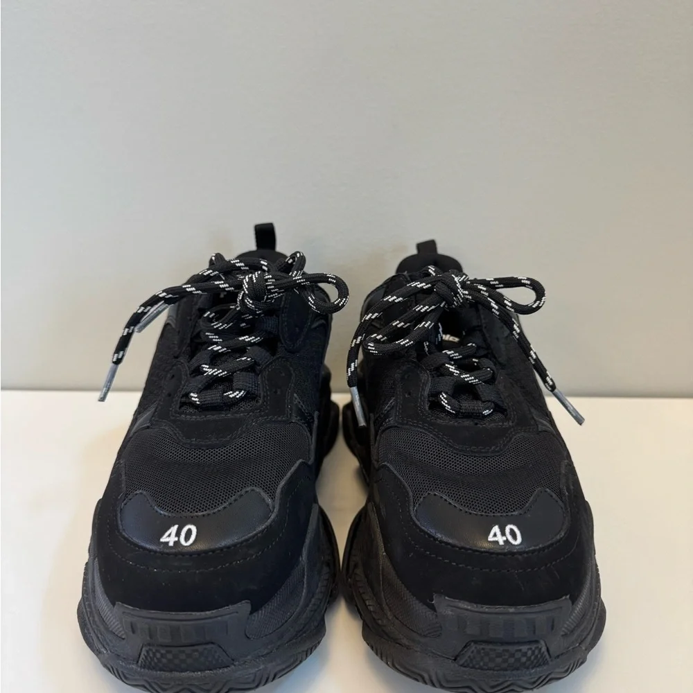 Balenciaga Triple S Clear Sole Chunky Luxury Sneaker in Black - Picture 4 of 7